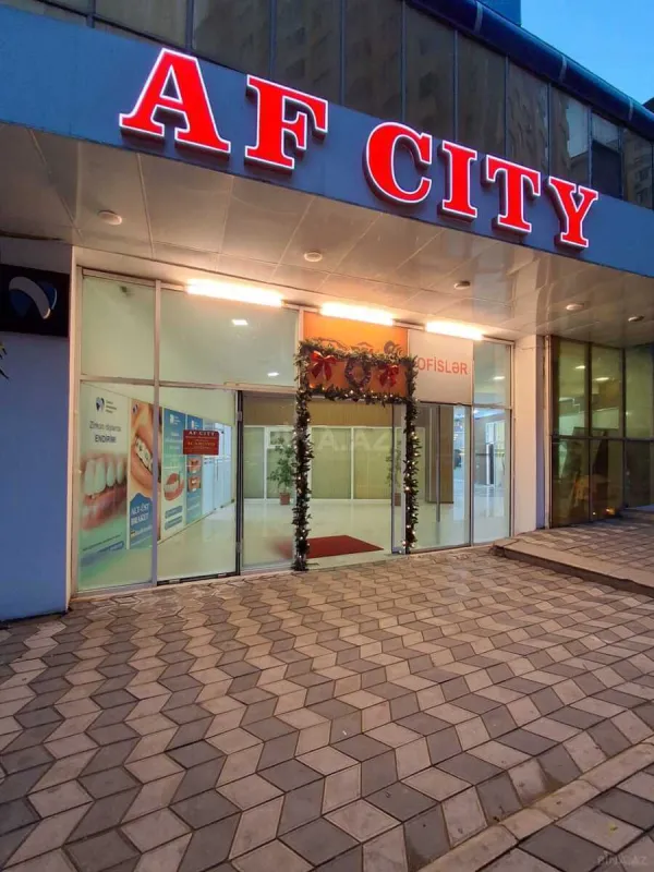 Satılır 4 otaqlı mənzil 200 m²