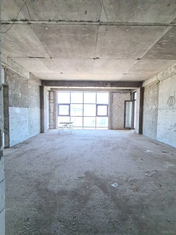 Satılır 4 otaqlı mənzil 200 m²