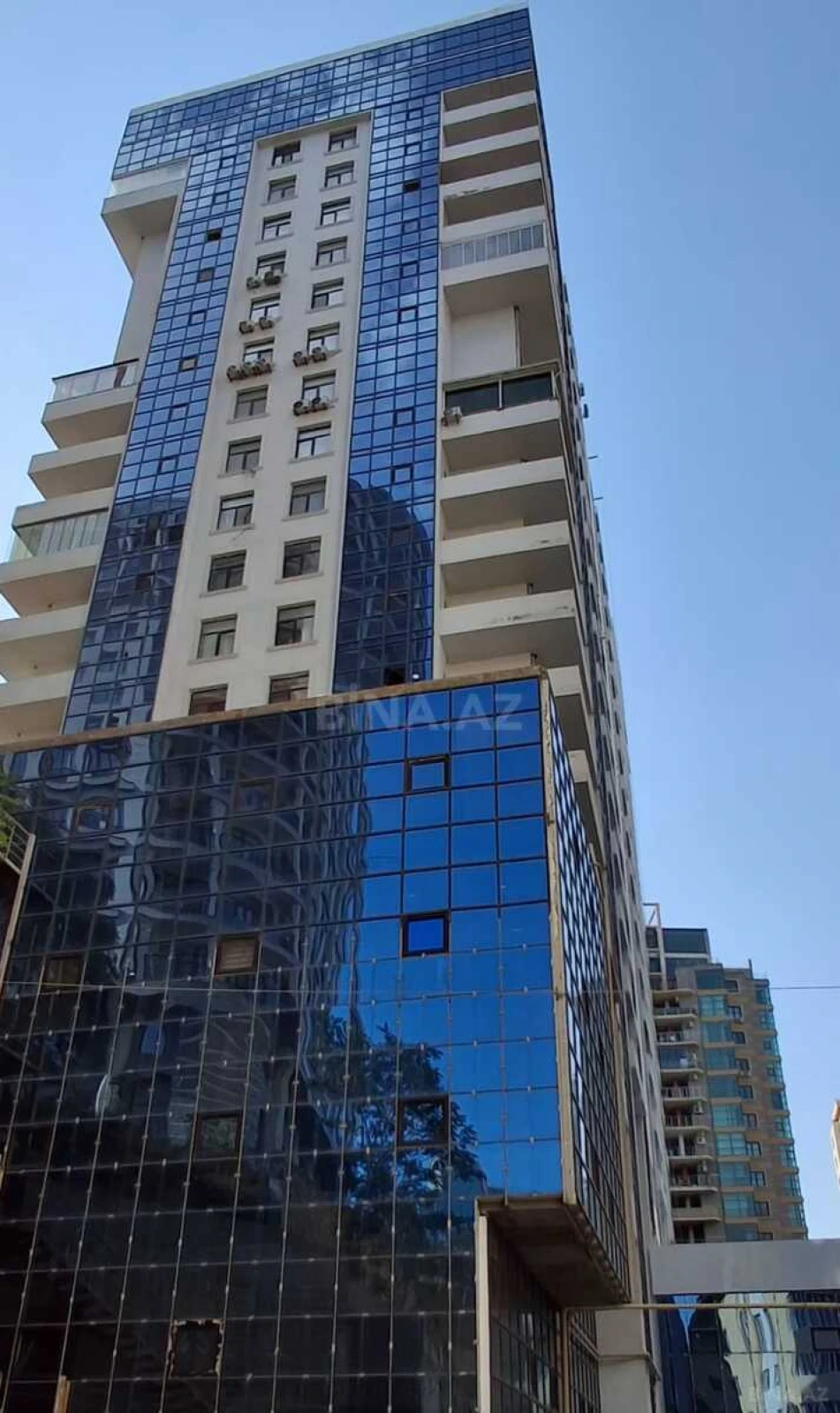 Satılır 4 otaqlı mənzil 200 m²