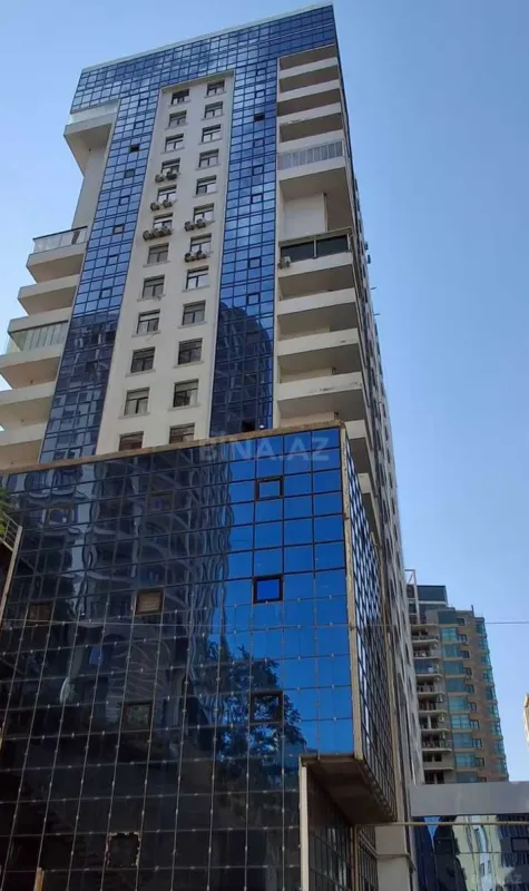 Satılır 4 otaqlı mənzil 200 m²