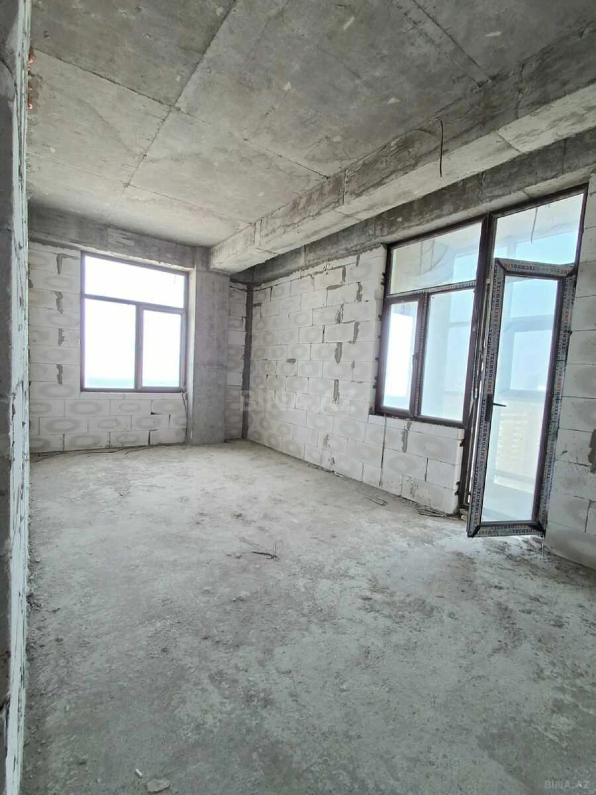 Satılır 4 otaqlı mənzil 200 m²