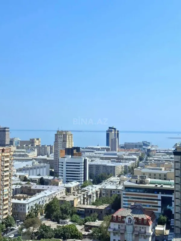 Satılır 4 otaqlı mənzil 200 m²