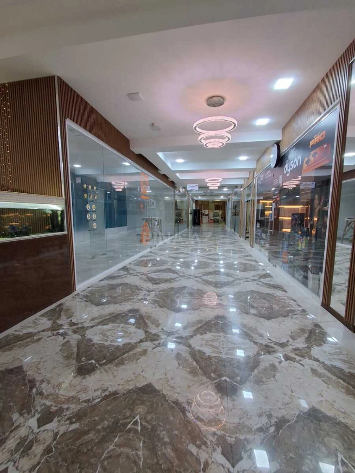 Satılır 4 otaqlı mənzil 200 m²
