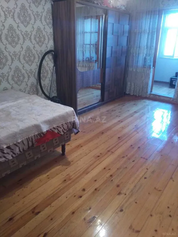 Satılır 4 otaqlı mənzil 100 m²