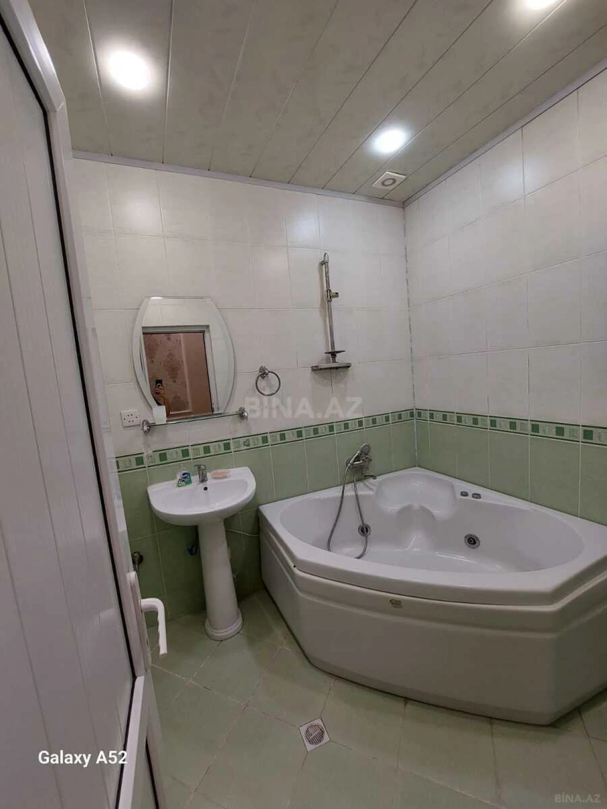 Kirayə verilir 3 otaqlı mənzil 100 m²