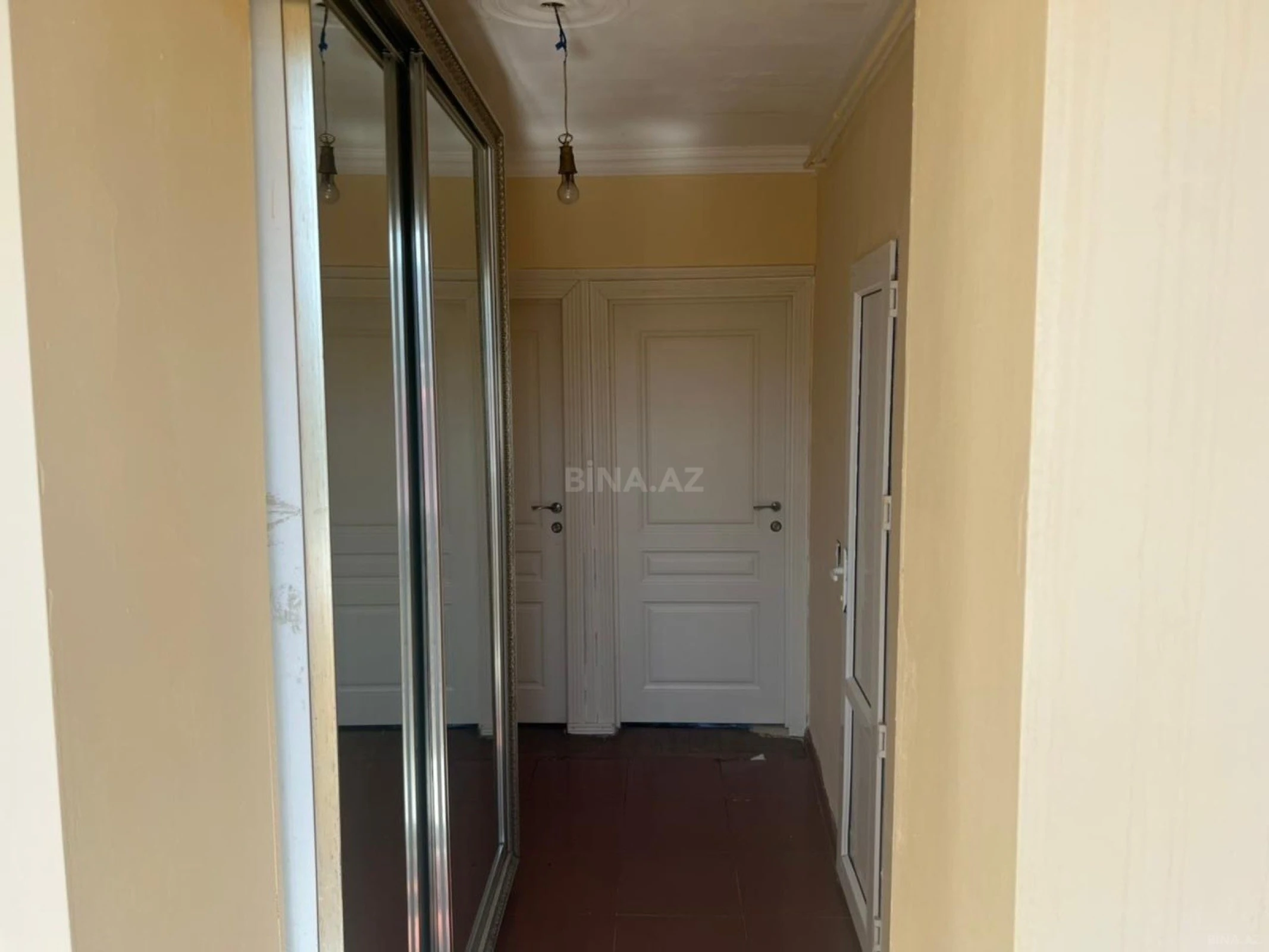 Kirayə verilir 2 otaqlı mənzil 65 m²