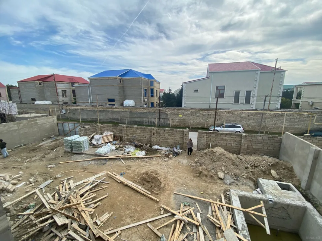 Satılır 5 otaqlı həyət evi 240 m²