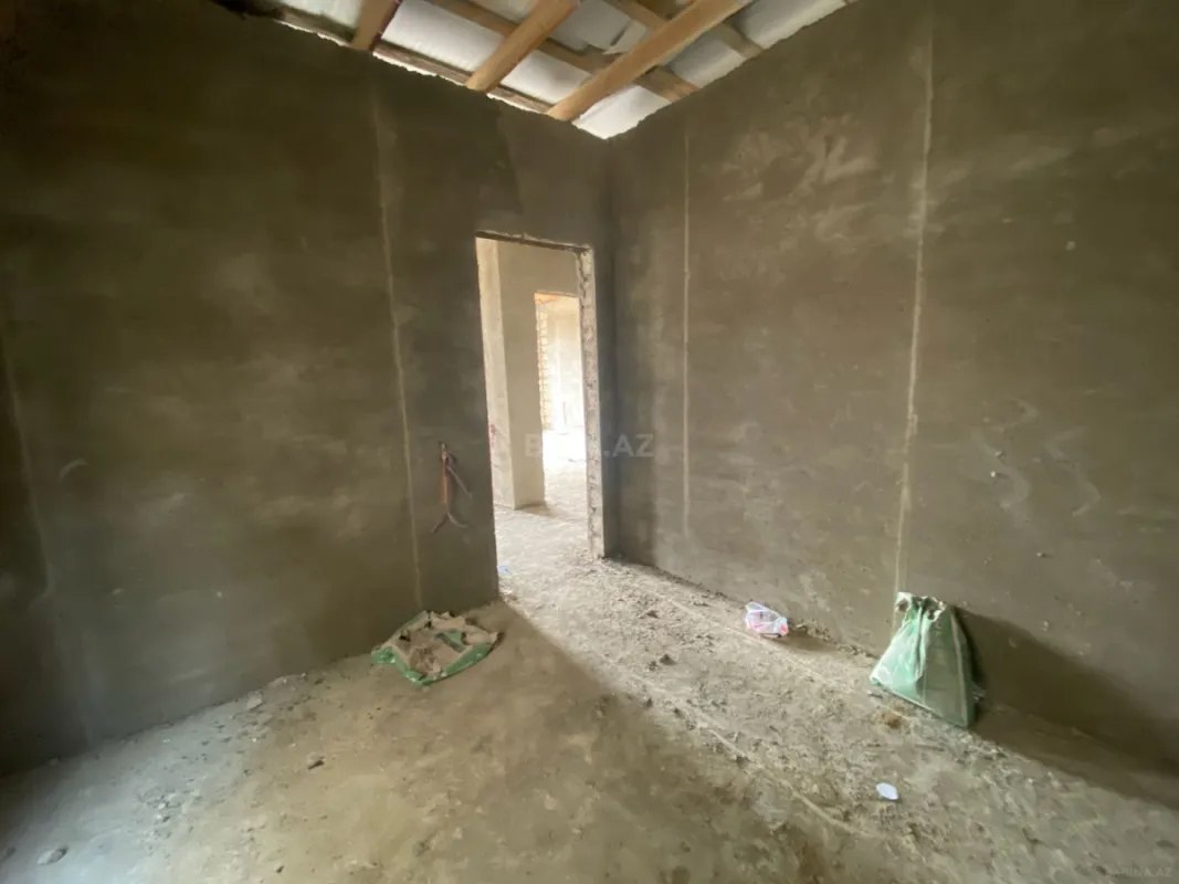 Satılır 5 otaqlı həyət evi 240 m²