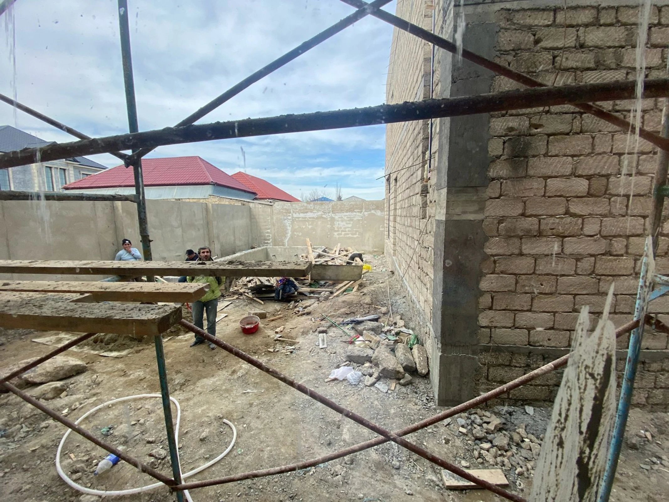 Satılır 5 otaqlı həyət evi 240 m²