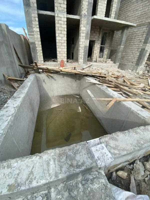 Satılır 5 otaqlı həyət evi 240 m²