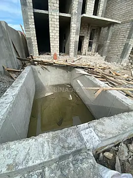 Satılır 5 otaqlı həyət evi 240 m²