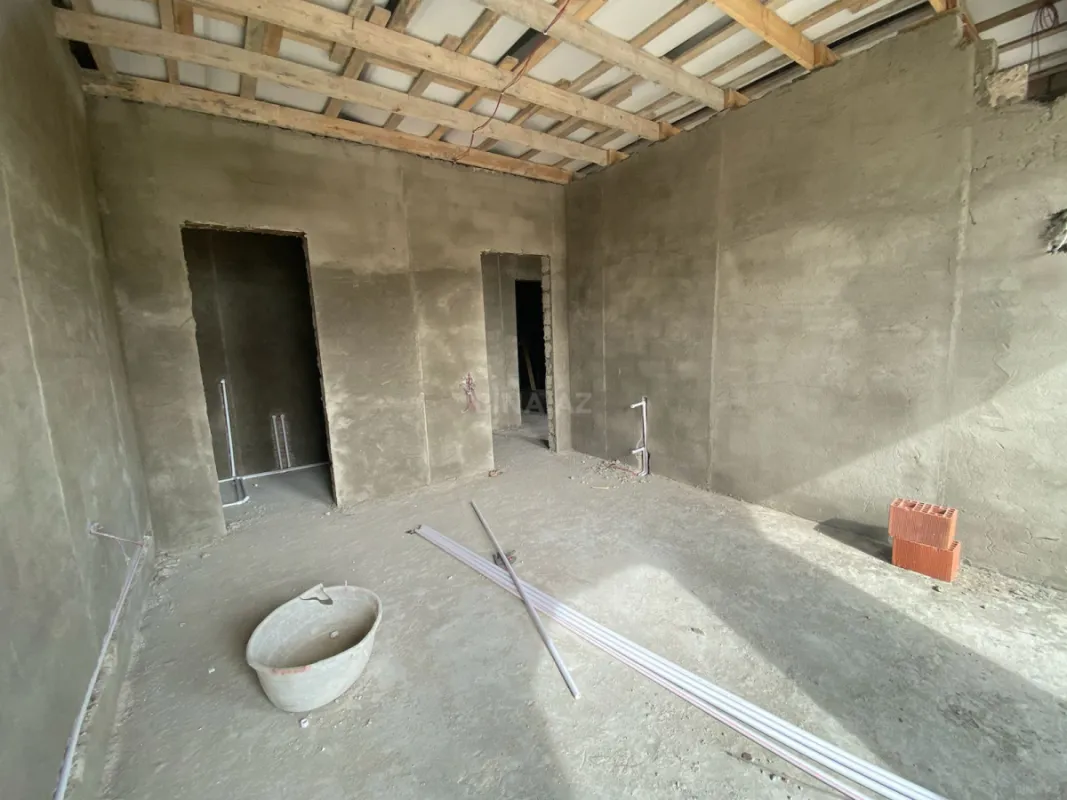 Satılır 5 otaqlı həyət evi 240 m²