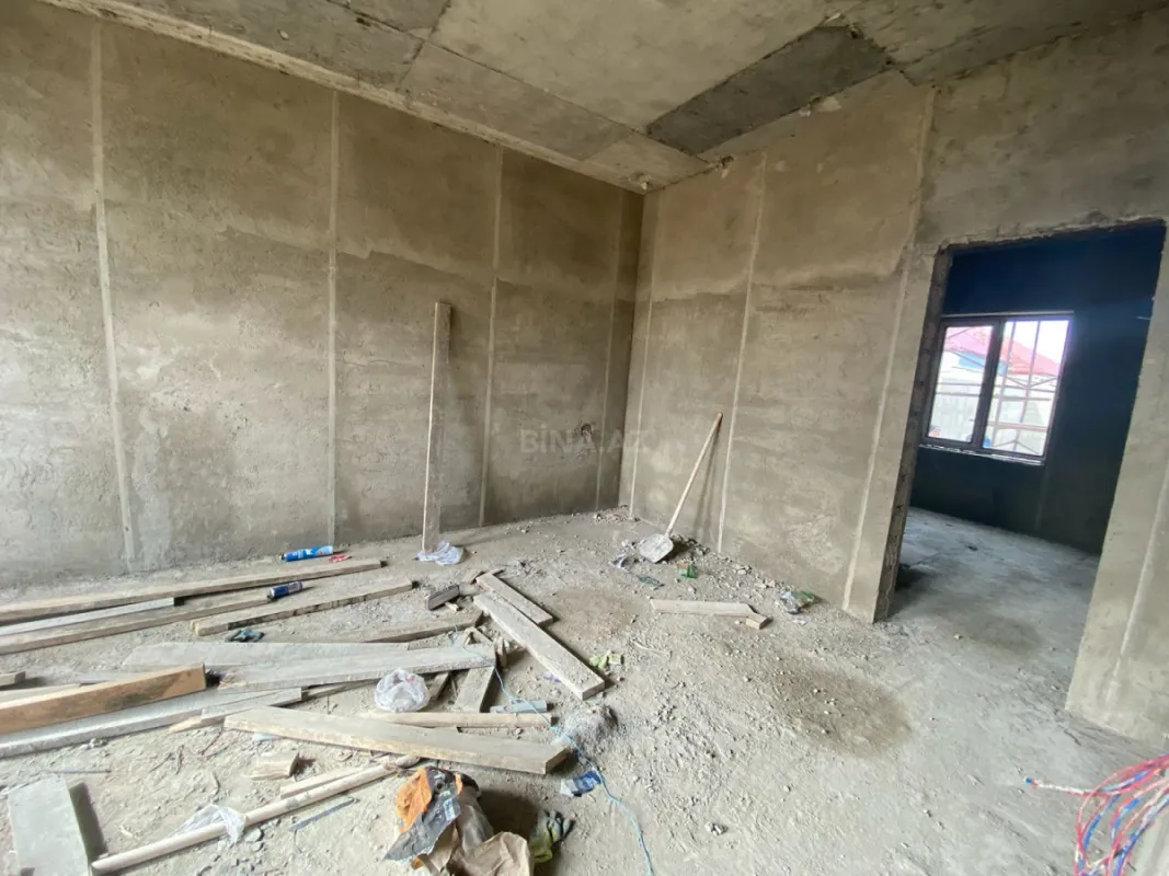 Satılır 5 otaqlı həyət evi 240 m²