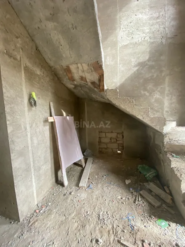 Satılır 5 otaqlı həyət evi 240 m²