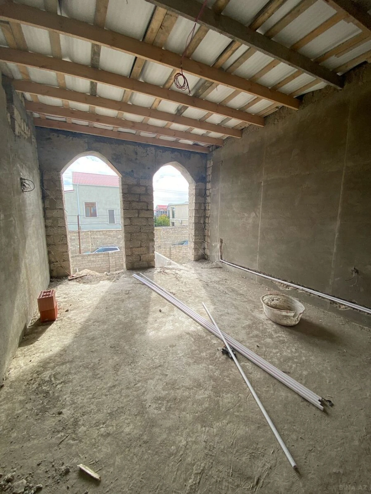 Satılır 5 otaqlı həyət evi 240 m²