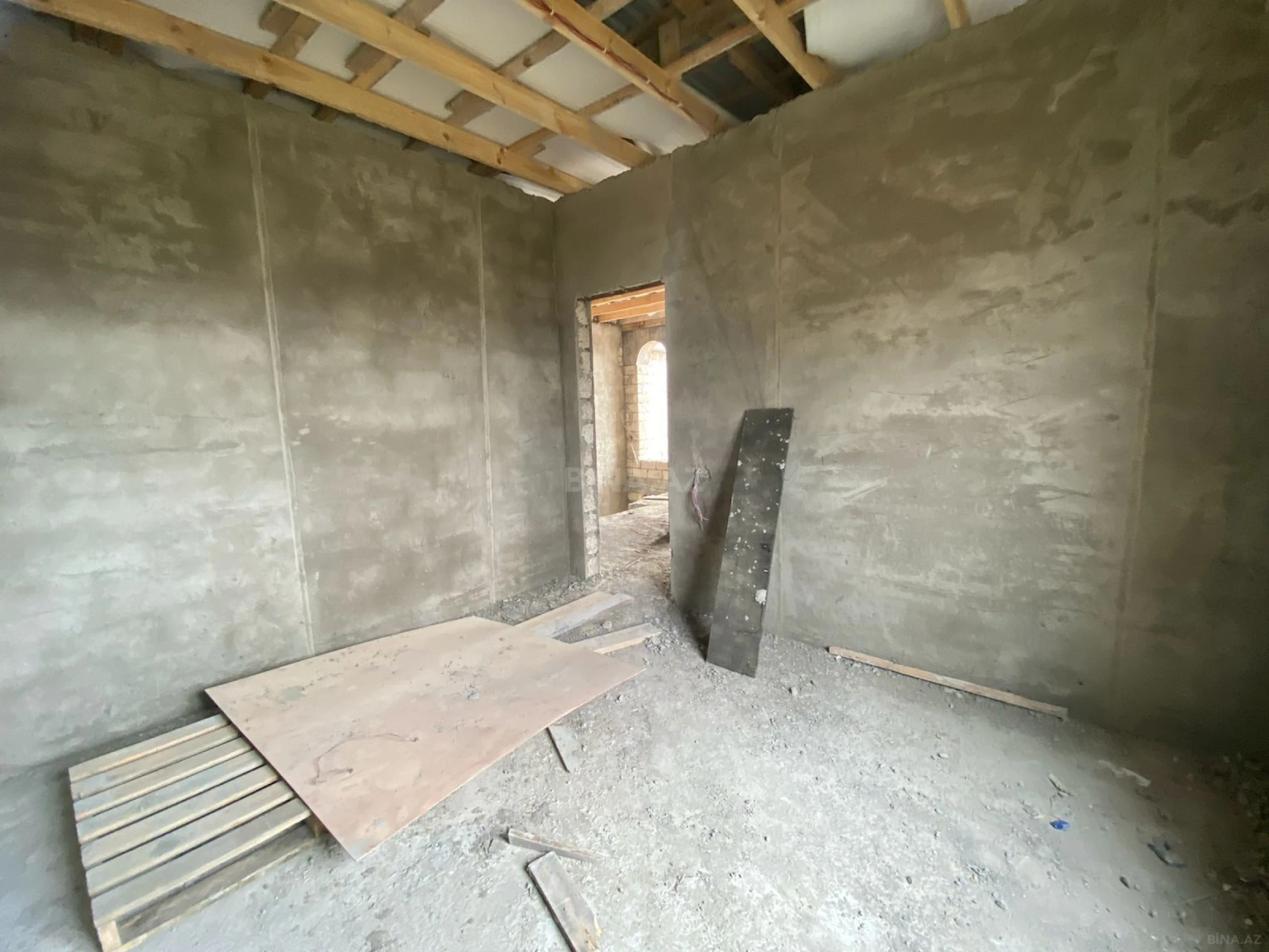 Satılır 5 otaqlı həyət evi 240 m²