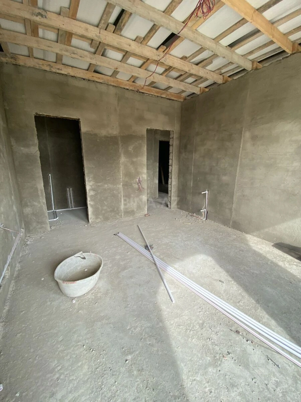 Satılır 5 otaqlı həyət evi 240 m²