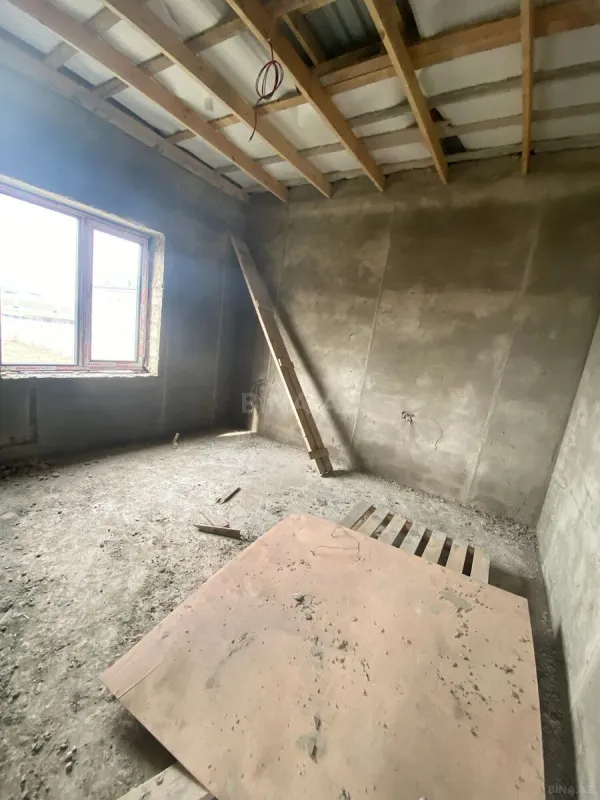 Satılır 5 otaqlı həyət evi 240 m²