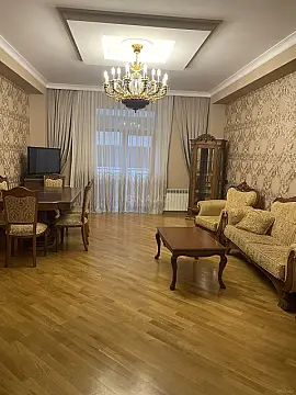Kirayə verilir 4 otaqlı mənzil 170 m² — Bakı 4 otaq 170.00 m²