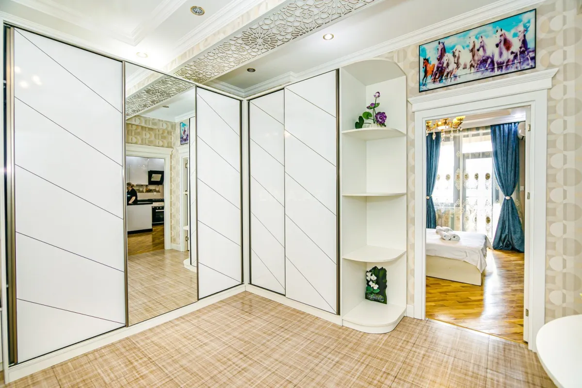 Kirayə verilir 2 otaqlı mənzil 81 m²