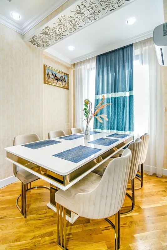 Kirayə verilir 2 otaqlı mənzil 81 m²