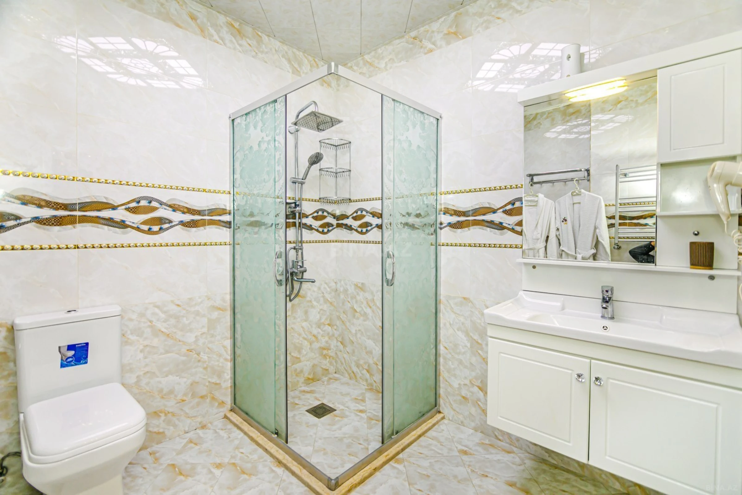 Kirayə verilir 2 otaqlı mənzil 81 m²