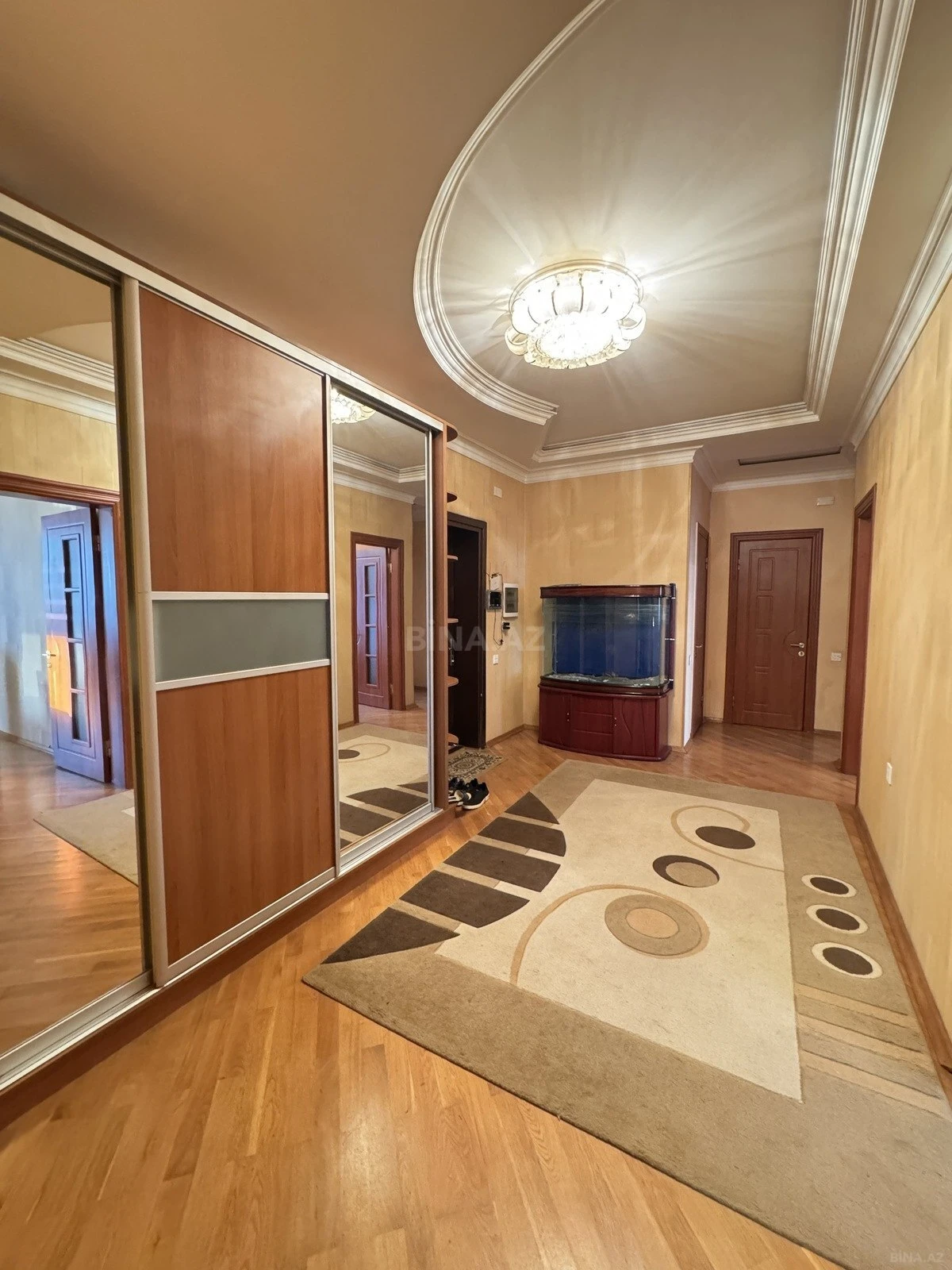 Satılır 3 otaqlı mənzil 140 m²