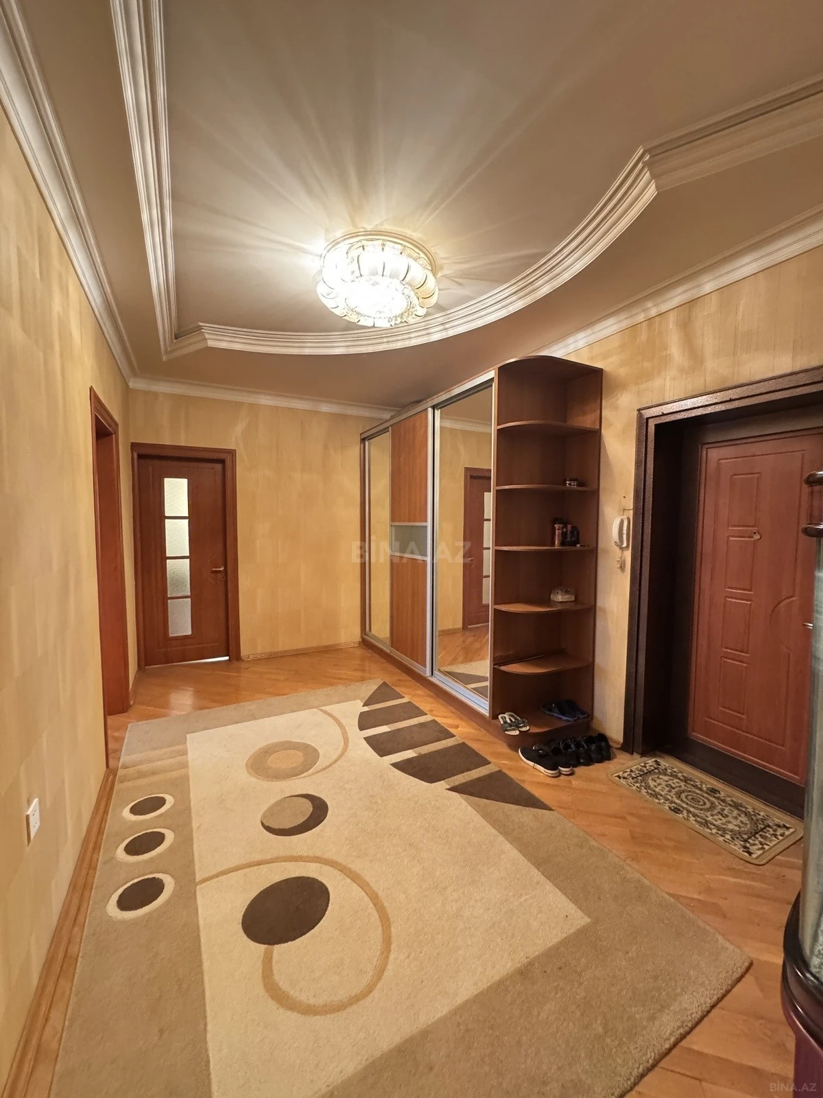 Satılır 3 otaqlı mənzil 140 m²