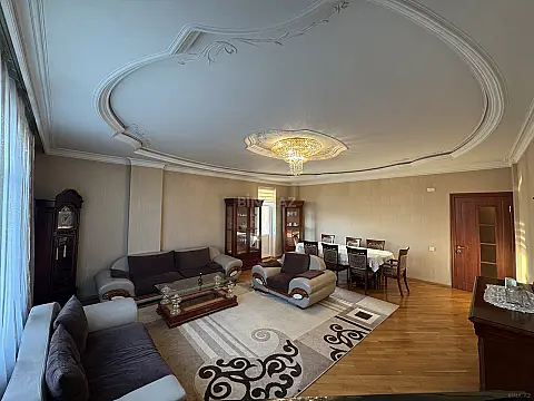 Satılır 3 otaqlı mənzil 140 m²