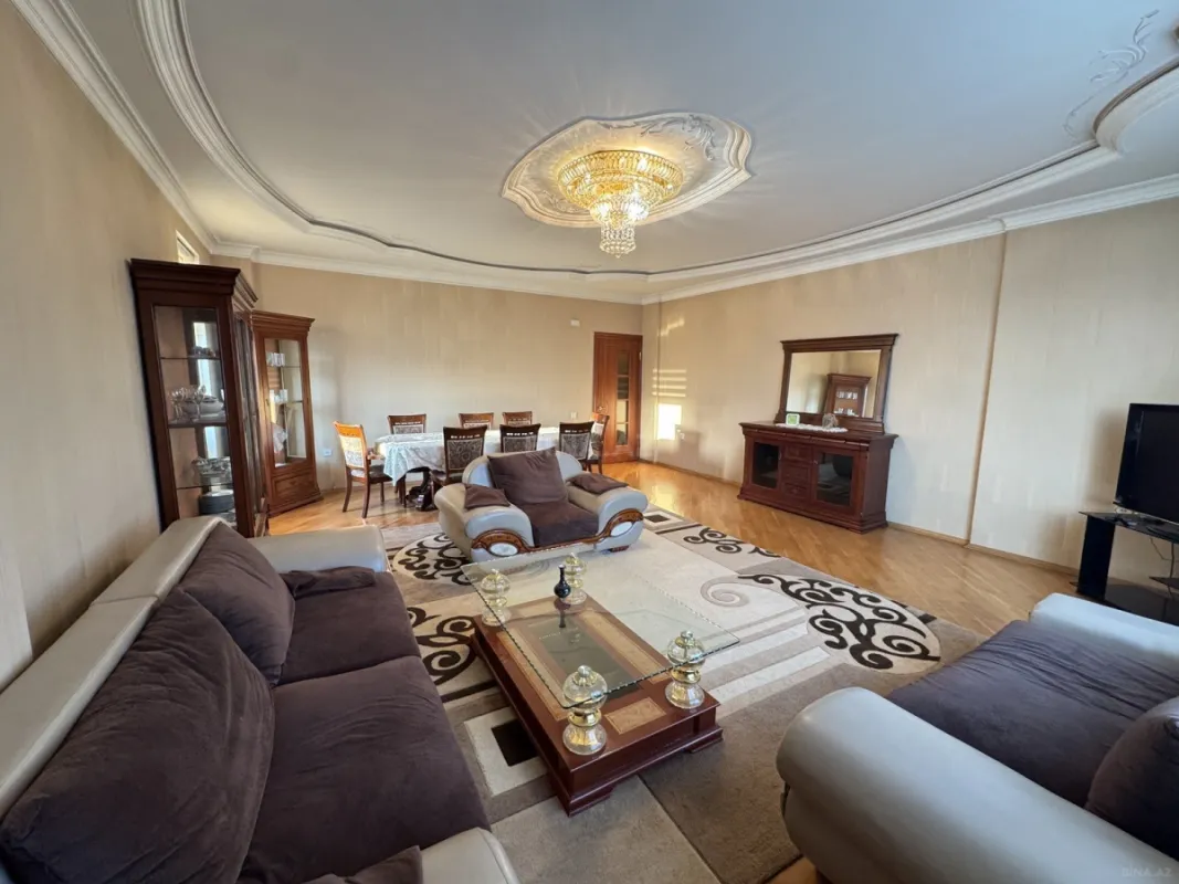 Satılır 3 otaqlı mənzil 140 m²
