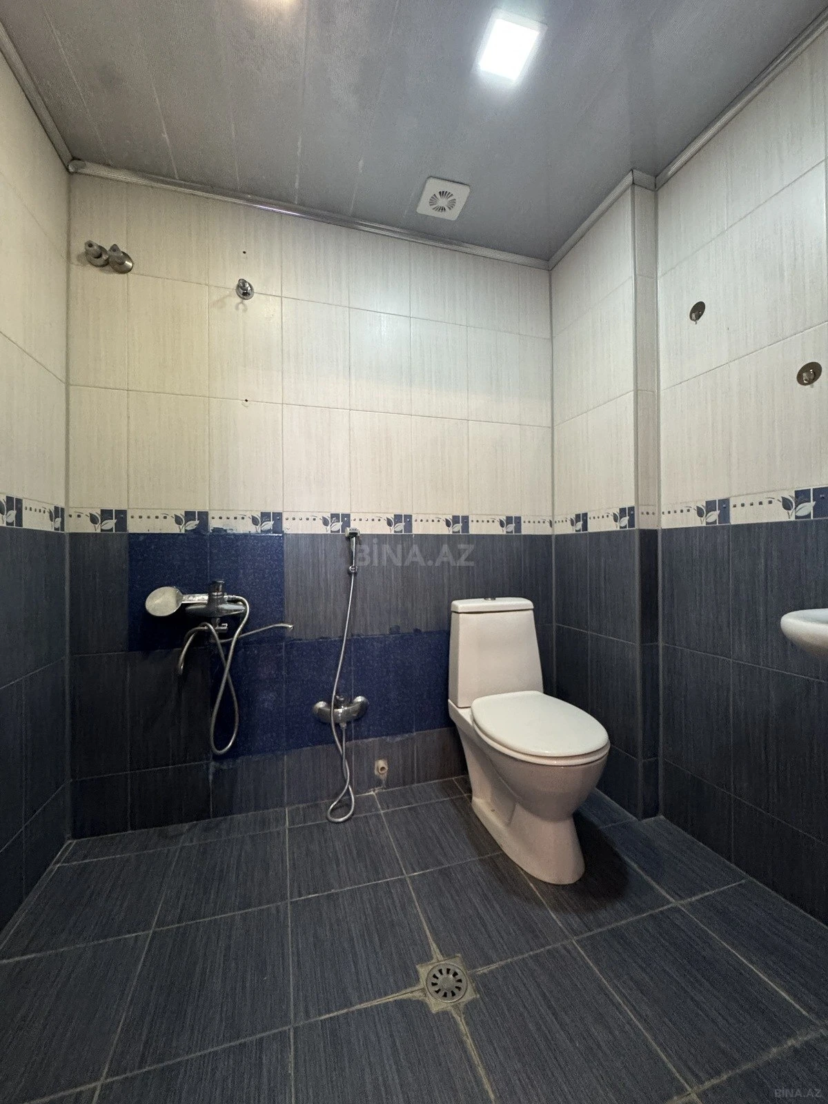 Satılır 3 otaqlı mənzil 140 m²