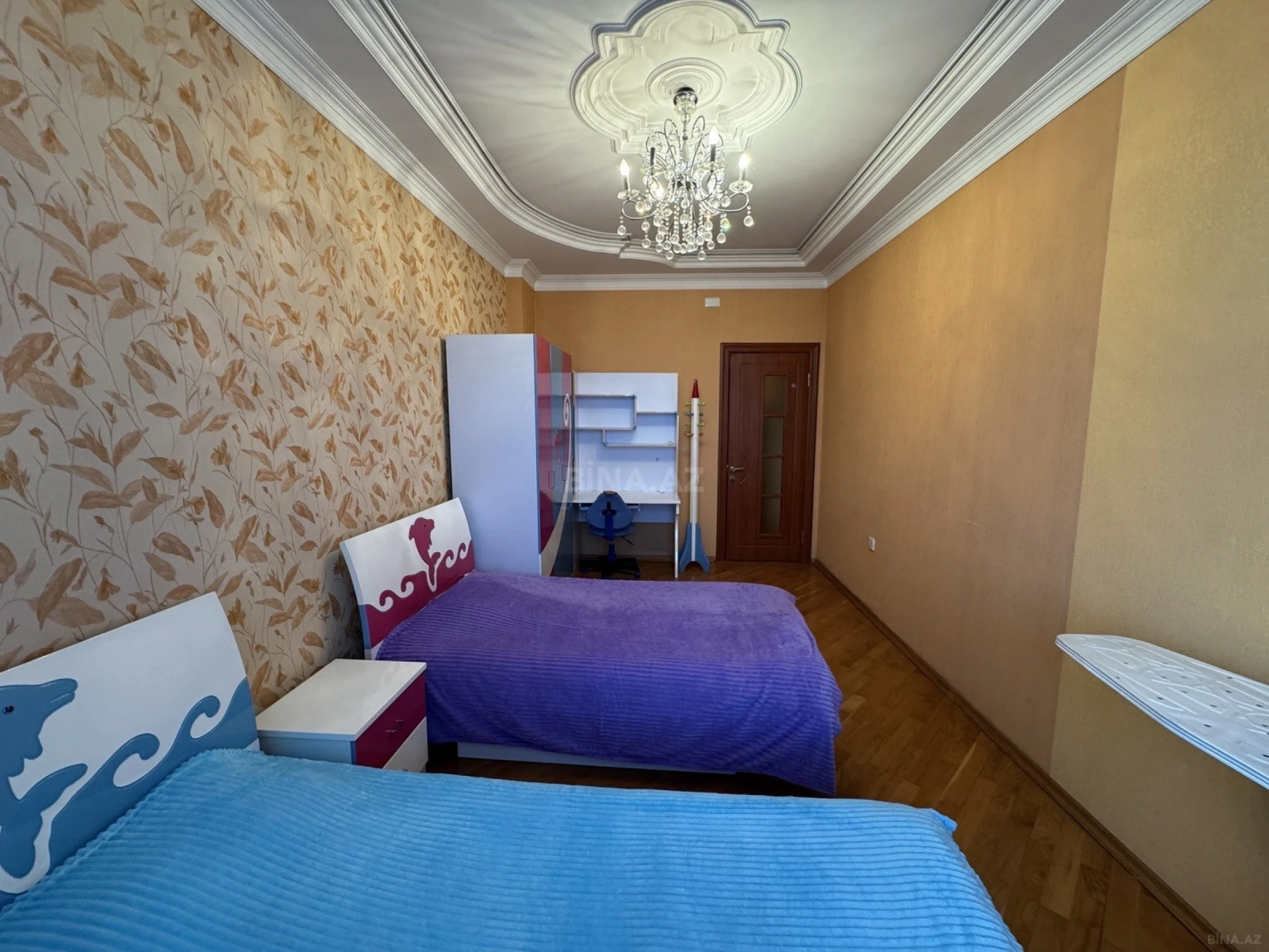 Satılır 3 otaqlı mənzil 140 m²