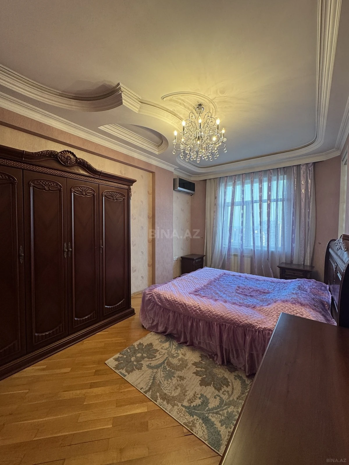 Satılır 3 otaqlı mənzil 140 m²