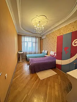 Satılır 3 otaqlı mənzil 140 m²