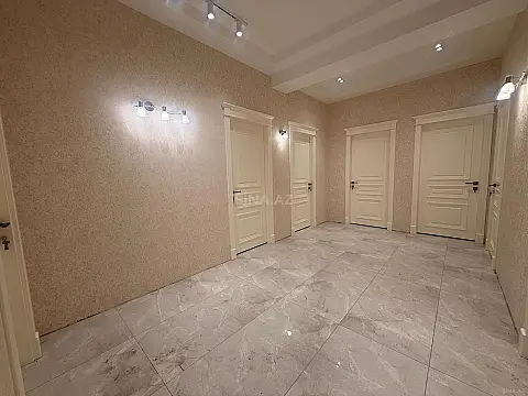 Satılır 4 otaqlı mənzil 142 m²