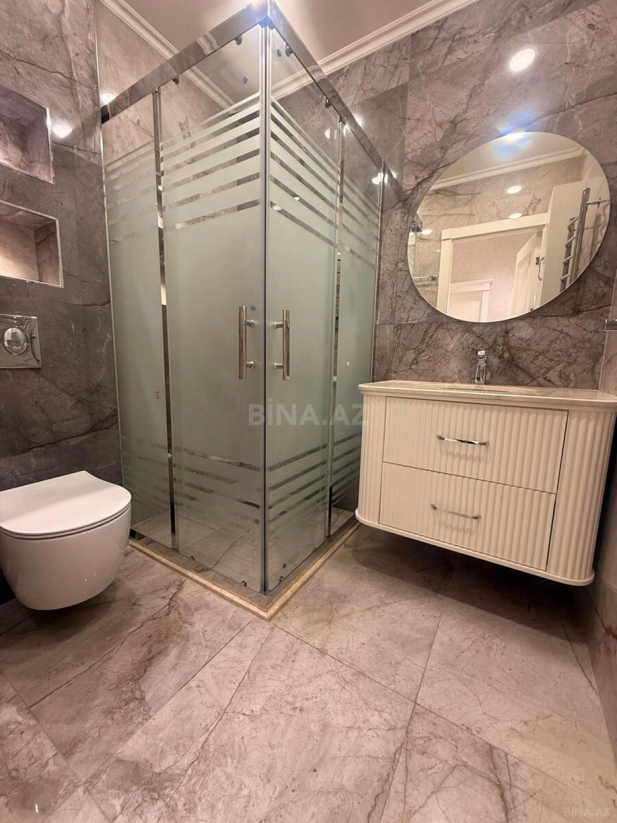 Satılır 4 otaqlı mənzil 142 m²