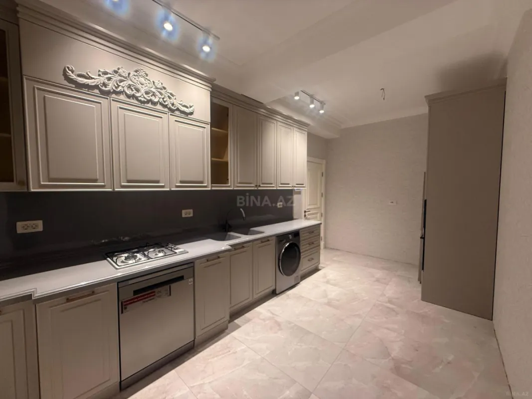 Satılır 4 otaqlı mənzil 142 m²