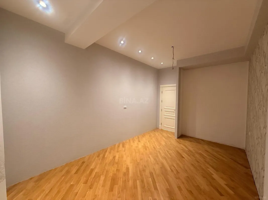 Satılır 4 otaqlı mənzil 142 m²