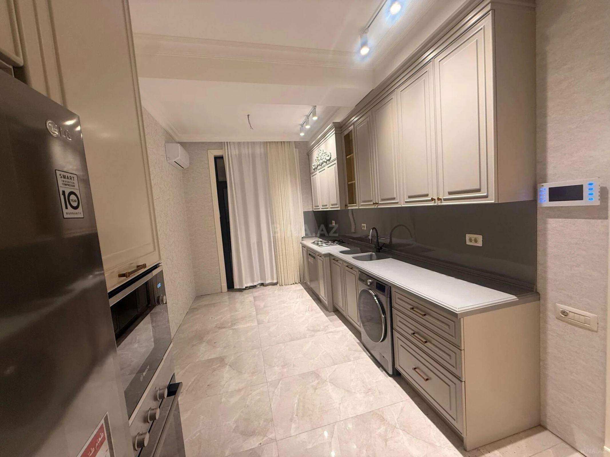 Satılır 4 otaqlı mənzil 142 m²