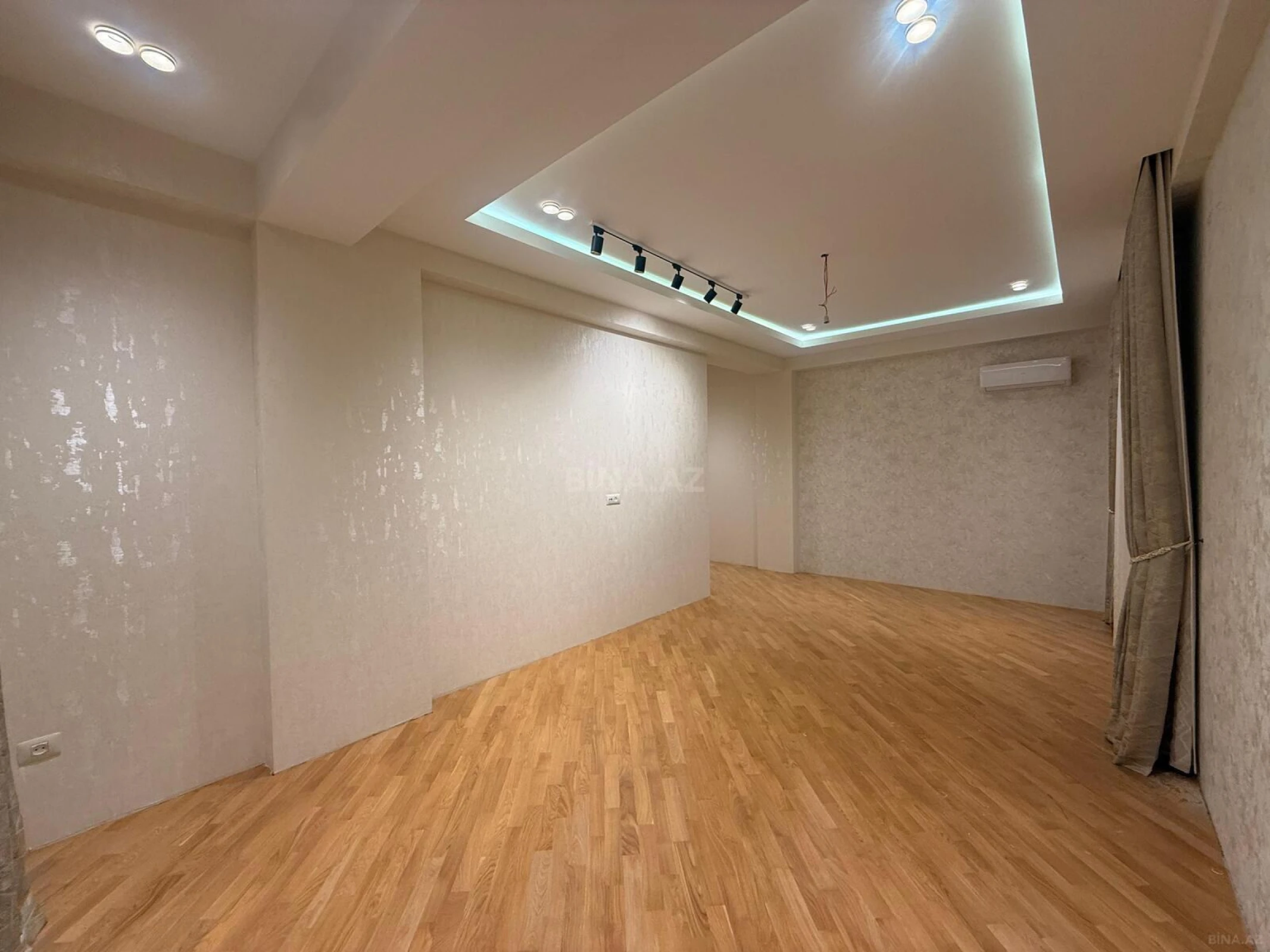 Satılır 4 otaqlı mənzil 142 m²