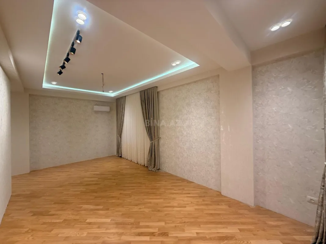 Satılır 4 otaqlı mənzil 142 m²