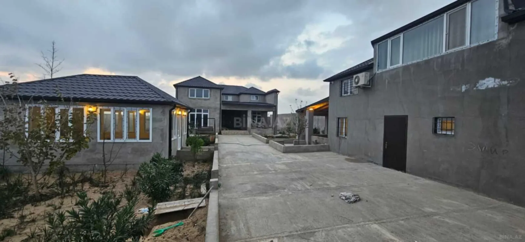 Satılır 6 otaqlı həyət evi 170 m²