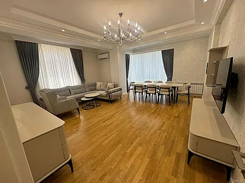 Kirayə verilir 3 otaqlı mənzil 120 m²