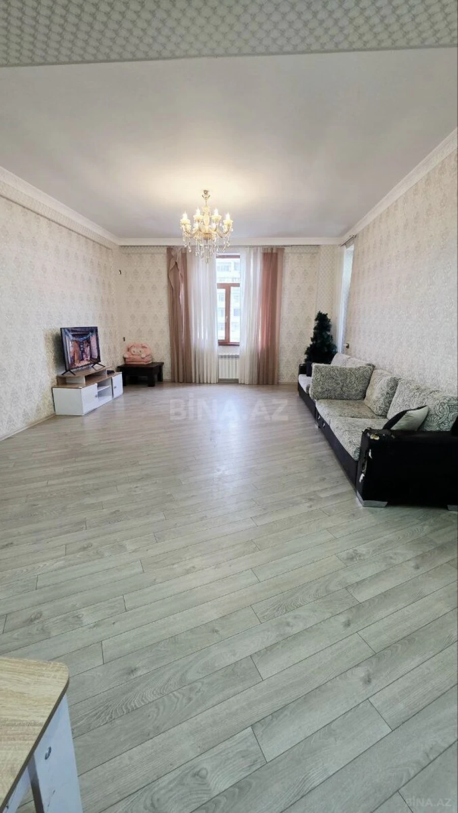 Satılır 3 otaqlı mənzil 143 m²