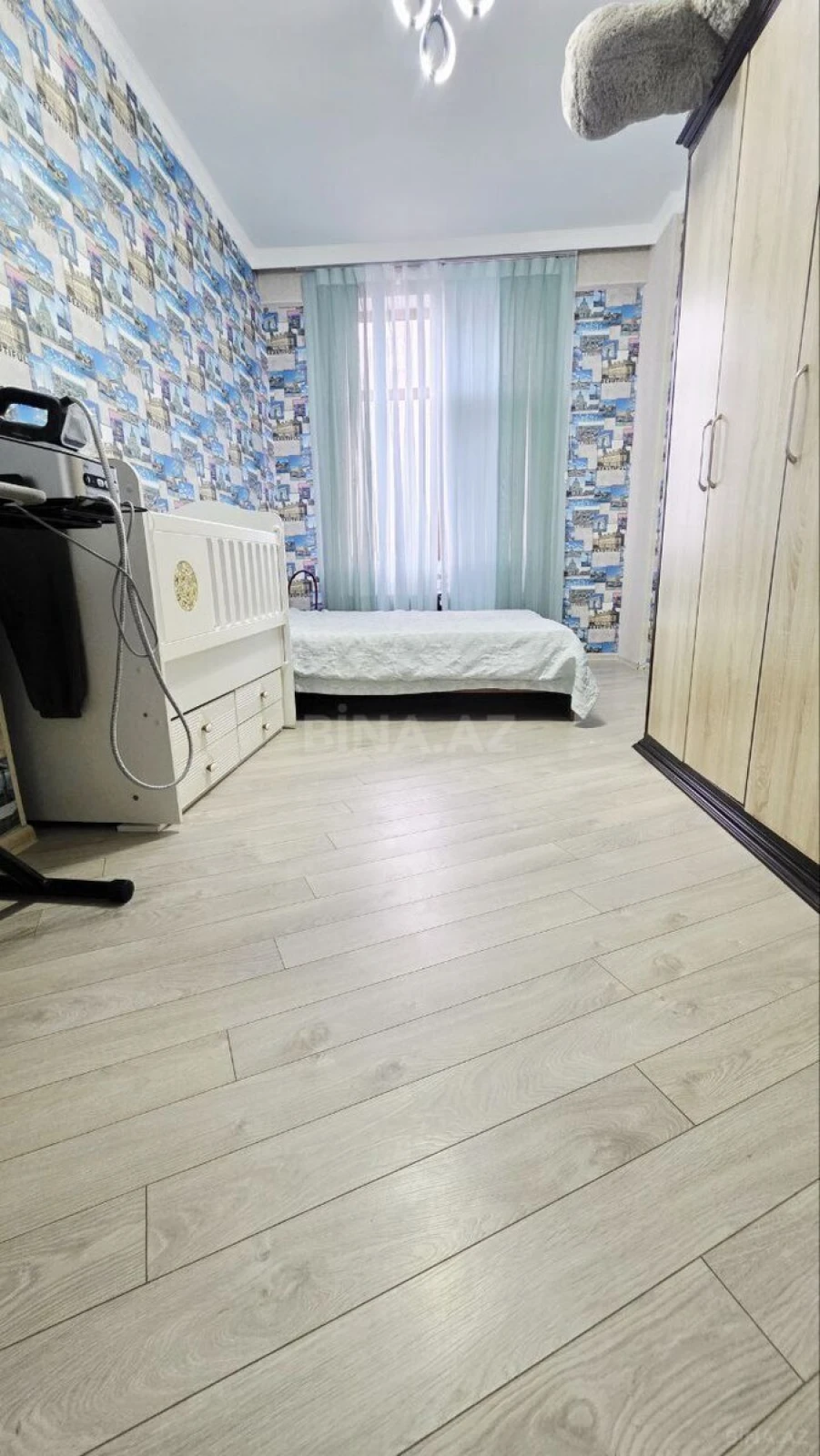 Satılır 3 otaqlı mənzil 143 m²