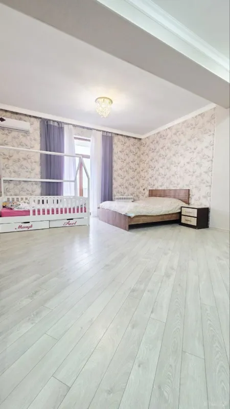 Satılır 3 otaqlı mənzil 143 m²