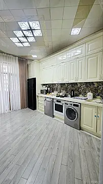 Satılır 3 otaqlı mənzil 143 m²