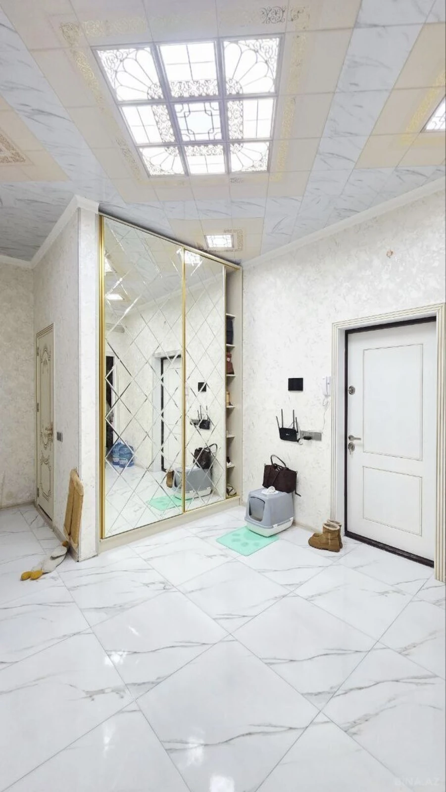 Satılır 3 otaqlı mənzil 143 m²