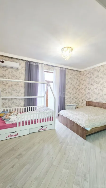 Satılır 3 otaqlı mənzil 143 m²