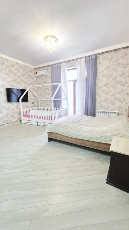Satılır 3 otaqlı mənzil 143 m²